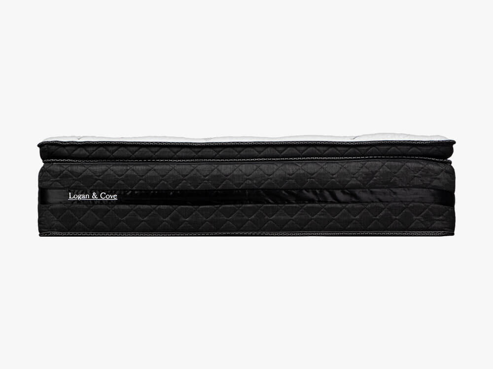 Logan & Cove Hybrid Mattress (Front) | GoodMorning.com Vue de devant du matelas Logan & Cove