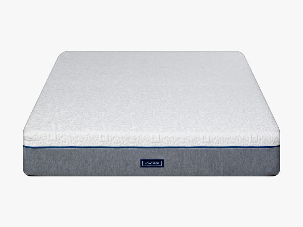 Novosbed Memory Foam Mattress (Front) | GoodMorning.com Vue de devant du matelas Novosbed
