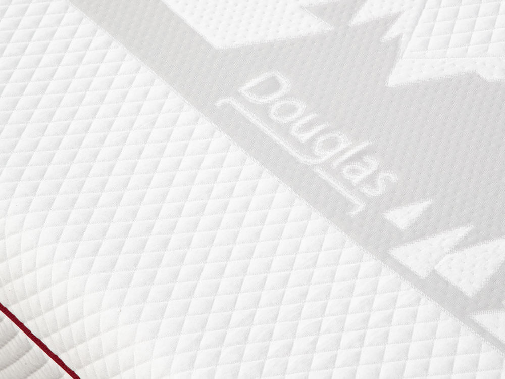 Douglas Mattress Mountain Cover | GoodMorning.com Vue rapprochée de la housse du matelas Douglas