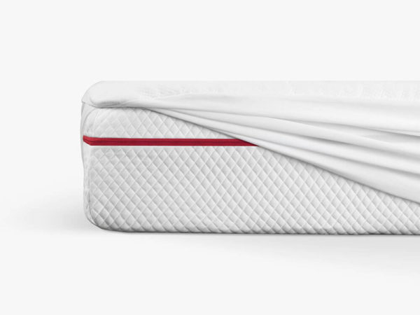 Protège-matelas placé sur matelas très grand Douglas